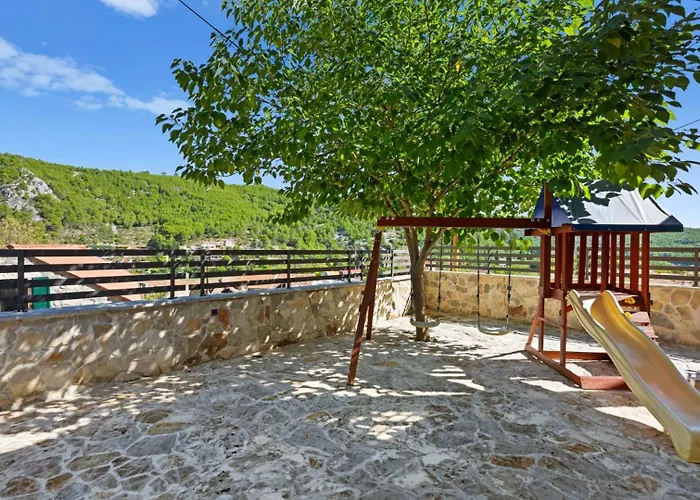 Vista By Guide Villa