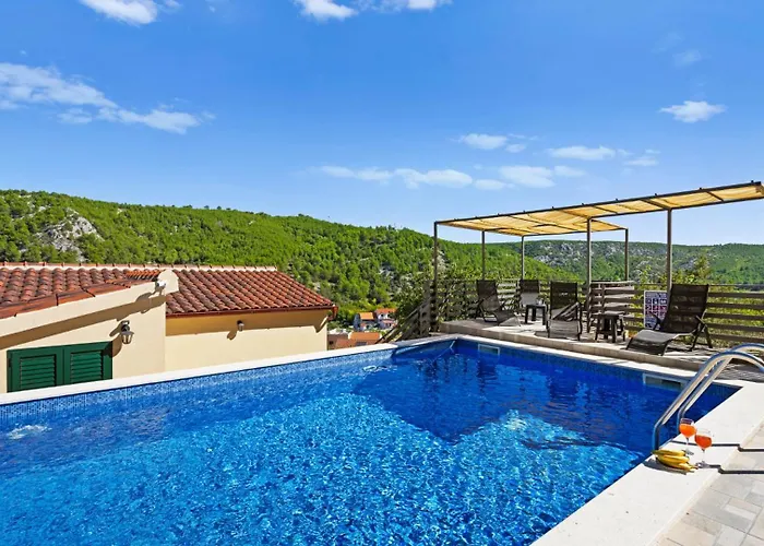 Vista By Guide Villa