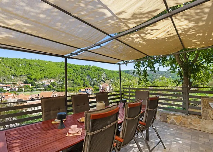 Vista By Guide Villa