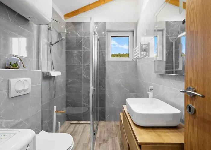 Vista By Guide Villa